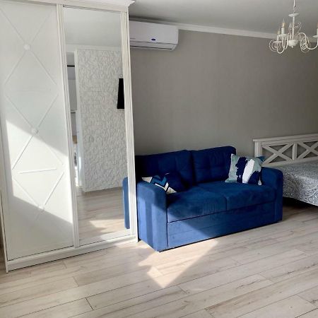 Sisters Apartment Ukr チェルニーヒウ エクステリア 写真