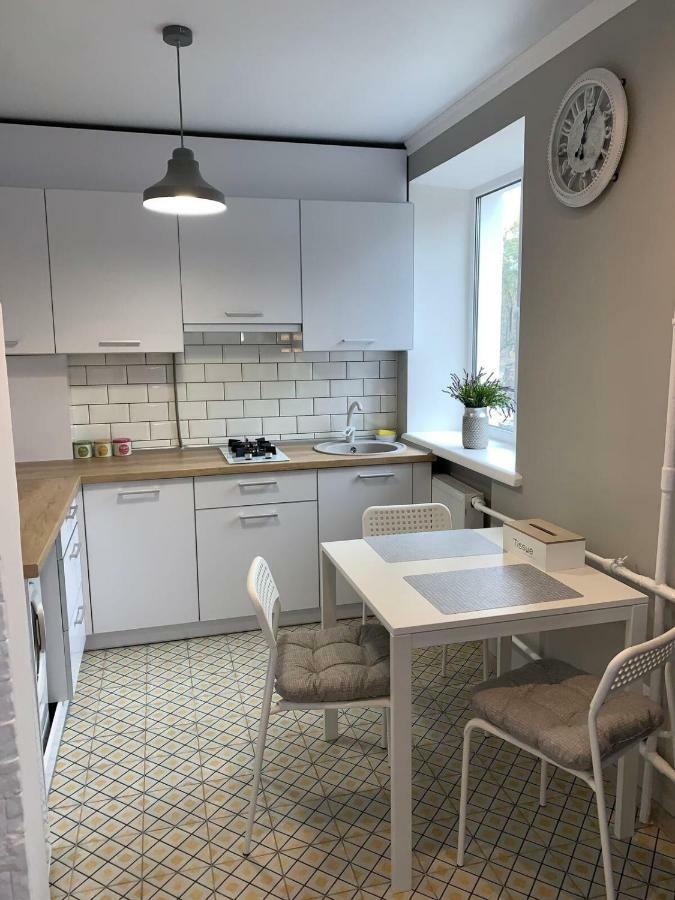 Sisters Apartment Ukr チェルニーヒウ エクステリア 写真